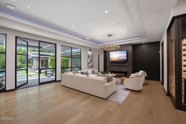 4909 Gould Avenue, La Canada Flintridge, CA 91011