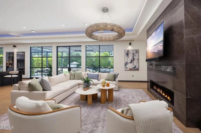 4909 Gould Avenue, La Canada Flintridge, CA 91011