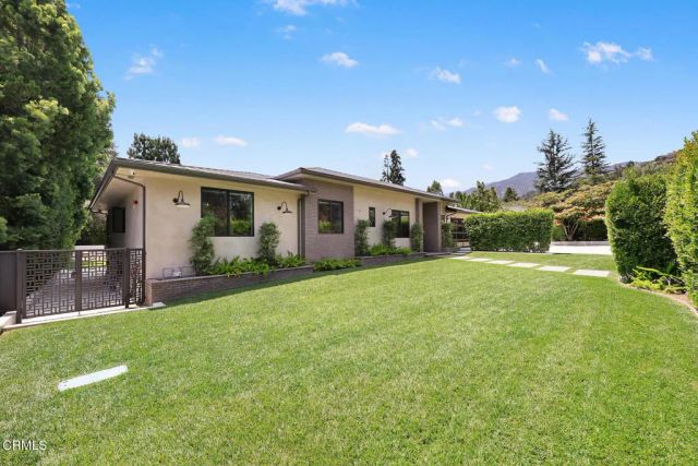 4909 Gould Avenue, La Canada Flintridge, CA 91011