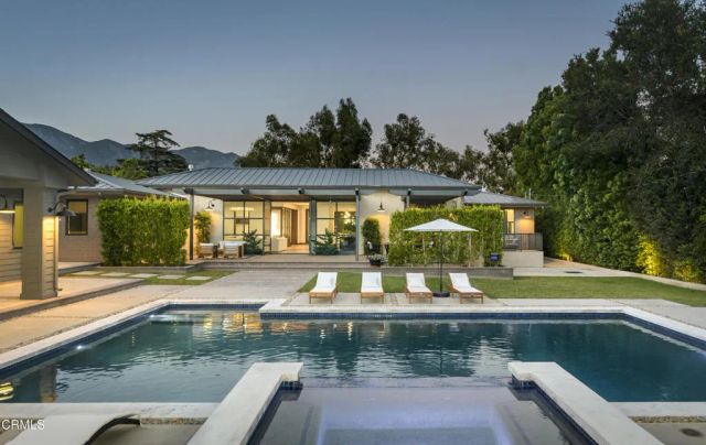 4909 Gould Avenue, La Canada Flintridge, CA 91011