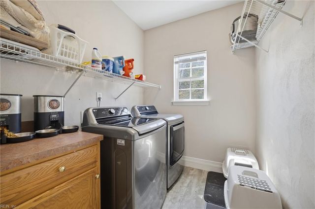 944 Hodges PL, Virginia Beach, VA 23464