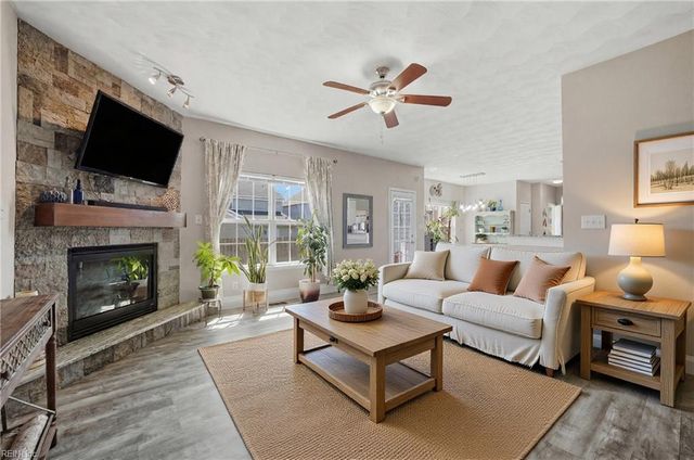 944 Hodges PL, Virginia Beach, VA 23464