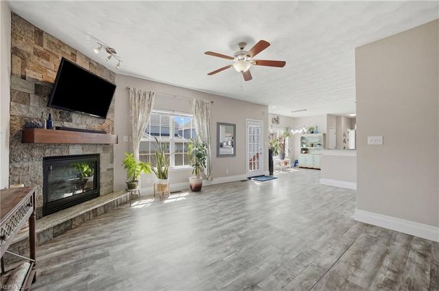 944 Hodges PL, Virginia Beach, VA 23464