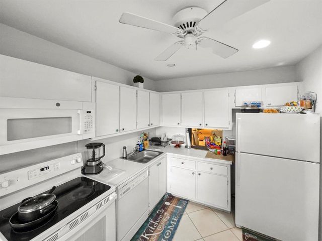 9286 Vista Del Lago B, Boca Raton, FL 33428