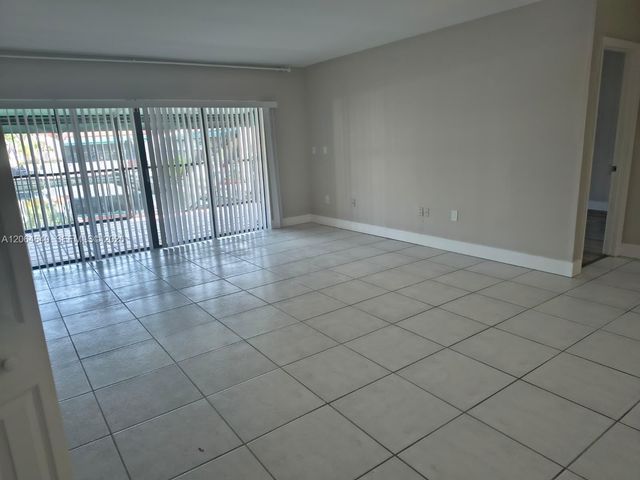 7001 S Loch Isle Drive S 7001, Miami Lakes, FL 33014