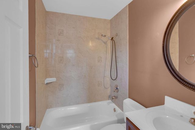 1 GATEHOUSE LN, Doylestown, PA 18901