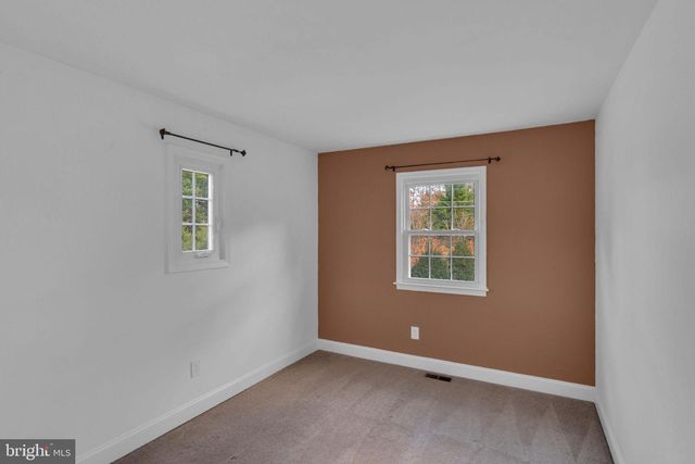 1 GATEHOUSE LN, Doylestown, PA 18901