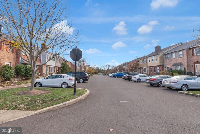 1 GATEHOUSE LN, Doylestown, PA 18901