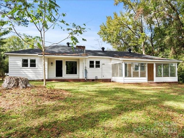 37 Lynn Avenue, Cheraw, SC 29520