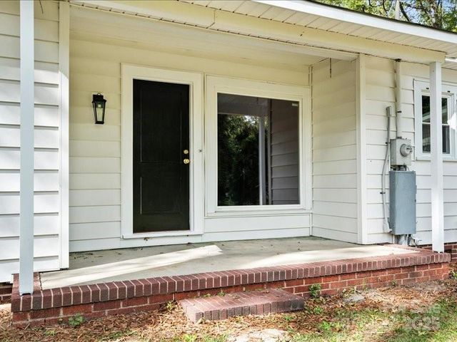 37 Lynn Avenue, Cheraw, SC 29520