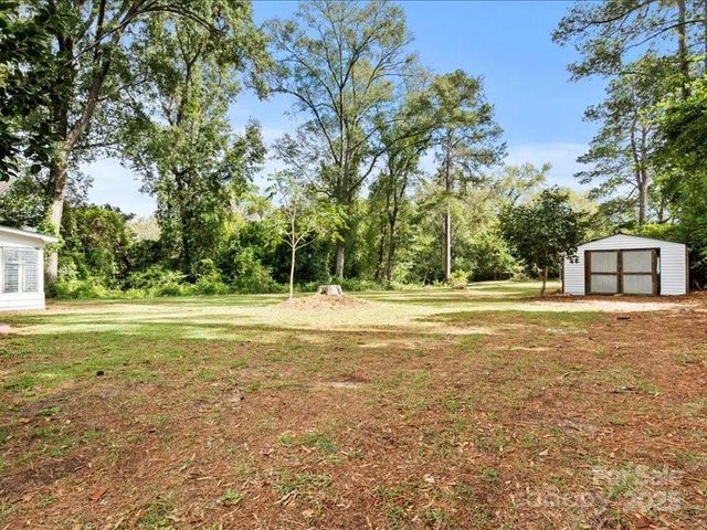 37 Lynn Avenue, Cheraw, SC 29520