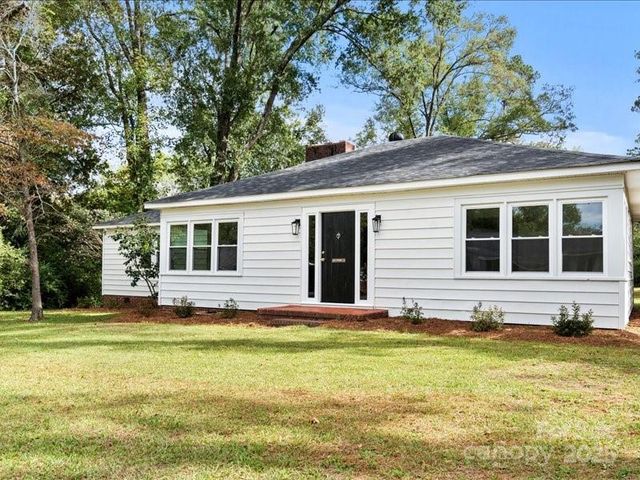 37 Lynn Avenue, Cheraw, SC 29520