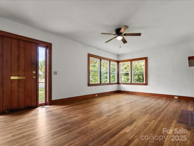 37 Lynn Avenue, Cheraw, SC 29520