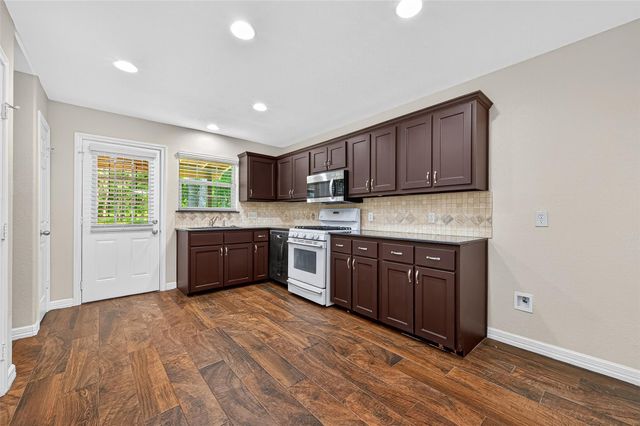 109 Meadows Street, Cleveland, TX 77328