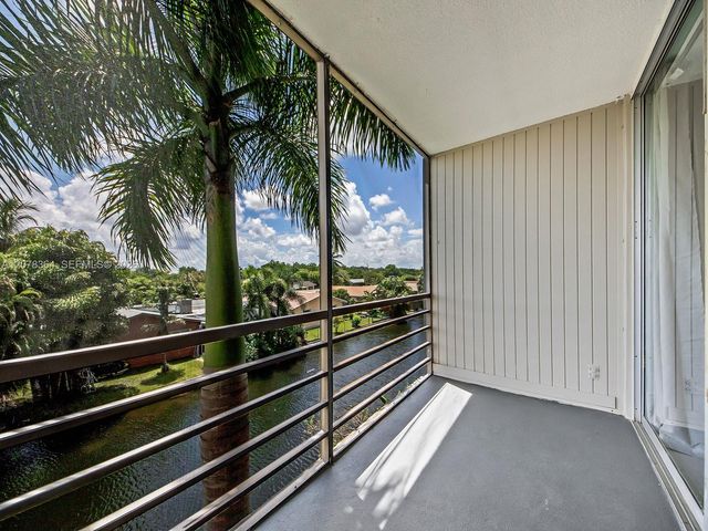 108 Royal Park Drive 3G, Oakland Park, FL 33309