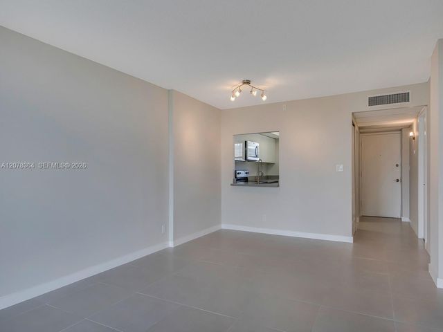 108 Royal Park Drive 3G, Oakland Park, FL 33309