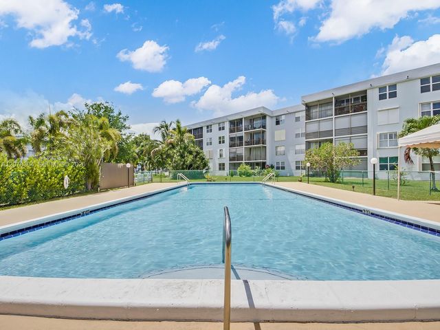 108 Royal Park Drive 3G, Oakland Park, FL 33309