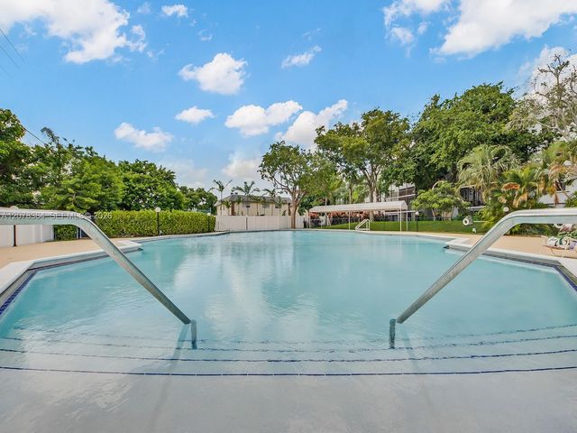 108 Royal Park Drive 3G, Oakland Park, FL 33309