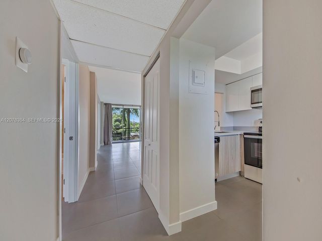 108 Royal Park Drive 3G, Oakland Park, FL 33309