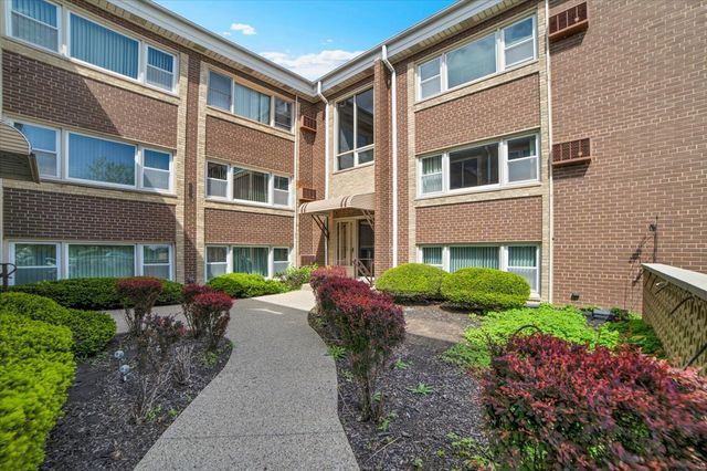2257 Des Plaines Avenue 1NE, North Riverside, IL 60546