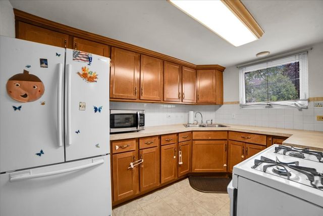 2257 Des Plaines Avenue 1NE, North Riverside, IL 60546