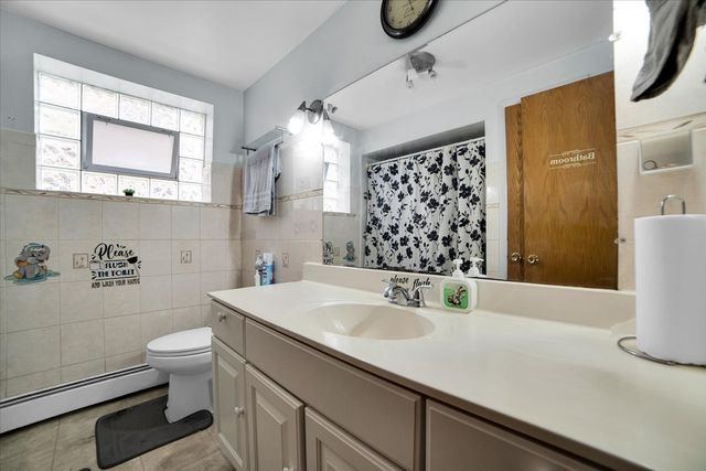 2257 Des Plaines Avenue 1NE, North Riverside, IL 60546