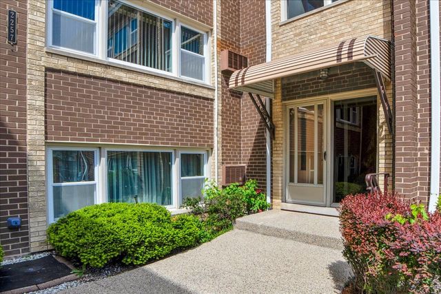2257 Des Plaines Avenue 1NE, North Riverside, IL 60546