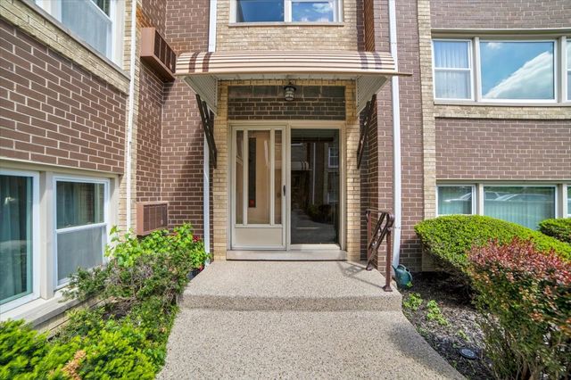 2257 Des Plaines Avenue 1NE, North Riverside, IL 60546