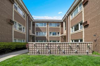 2257 Des Plaines Avenue 1NE, North Riverside, IL 60546