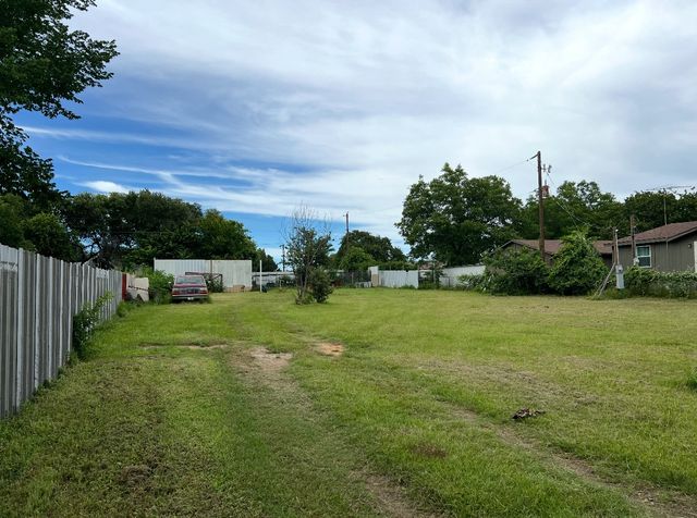 6059 S Circle R Road, Fort Worth, TX 76140