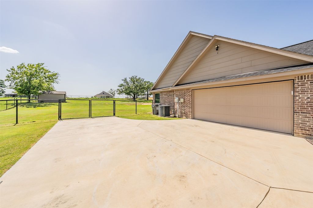 1268 County Road 4797, Springtown, TX 76082 — photo 5