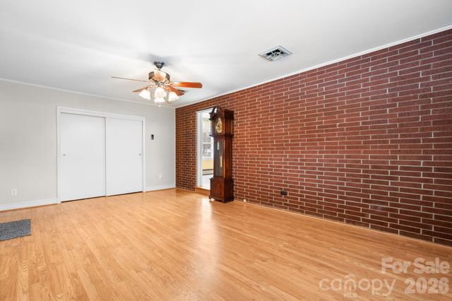 1802 33rd Street NE, Hickory, NC 28601