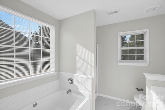 5815 Waverly Lynn Lane, Charlotte, NC 28269