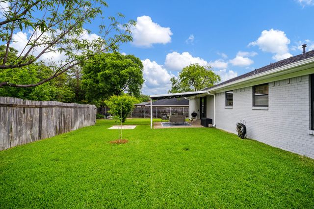 8521 Sweetwater Drive, Dallas, TX 75228