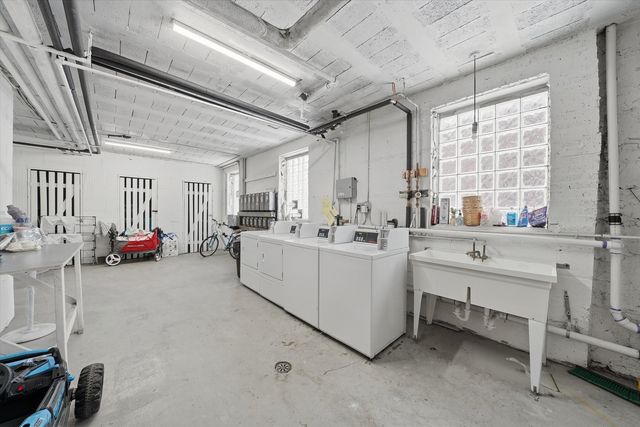 2429 W Farragut Avenue 2B, Chicago, IL 60625