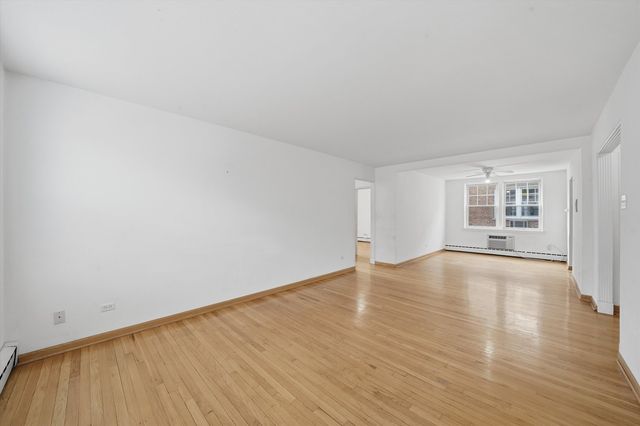 2429 W Farragut Avenue 2B, Chicago, IL 60625