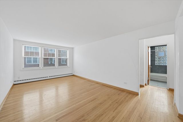 2429 W Farragut Avenue 2B, Chicago, IL 60625