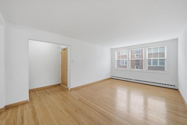 2429 W Farragut Avenue 2B, Chicago, IL 60625