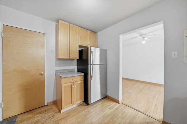 2429 W Farragut Avenue 2B, Chicago, IL 60625