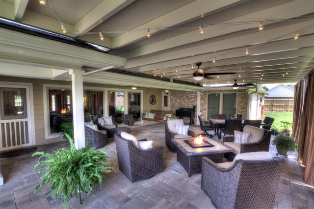 12312 Lake Labelle Cir, Baton Rouge, LA 70816