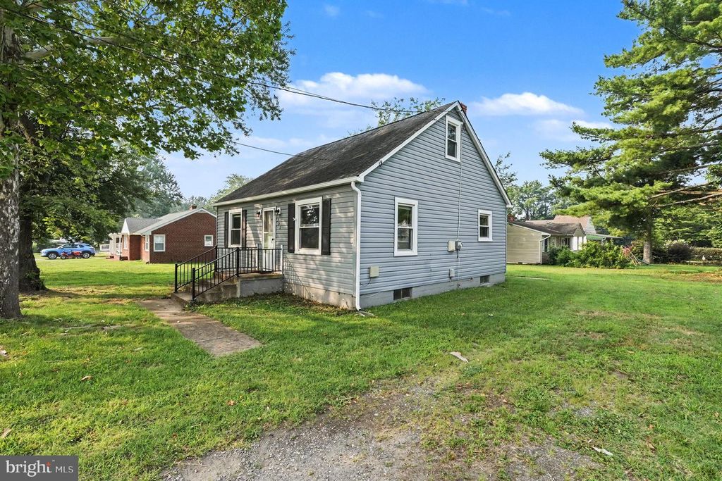 302 E CHATHAM ST, Fredericksburg, VA 22405