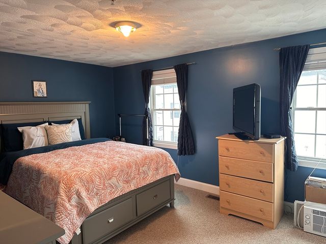 255 School St B, Lowell, MA 01854