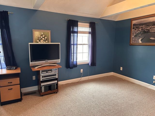 255 School St B, Lowell, MA 01854