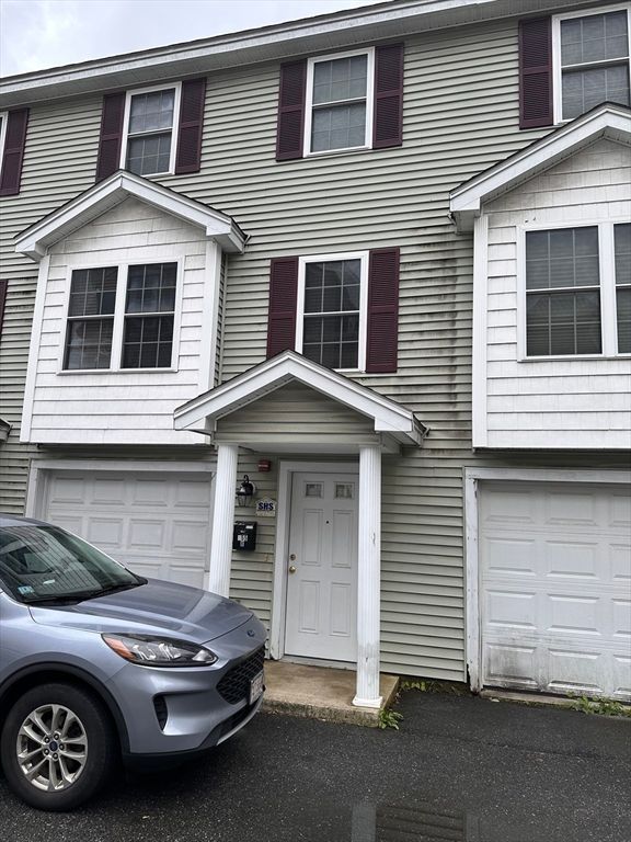 255 School St B, Lowell, MA 01854