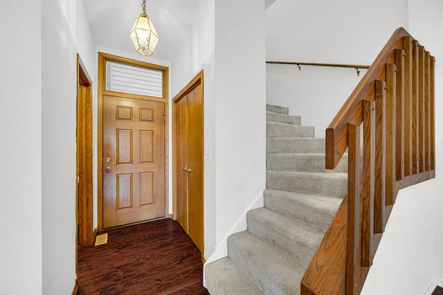 1017 Arbor Court, Mount Prospect, IL 60056