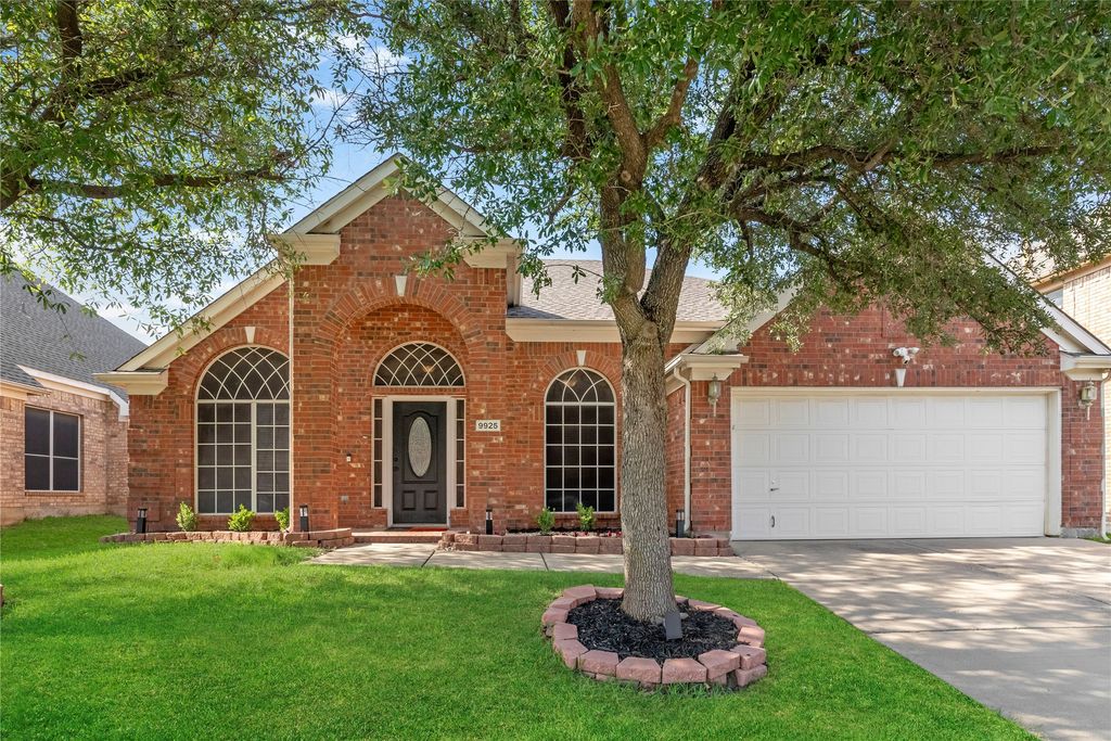 9925 Crawford Farms Drive, Fort Worth, TX 76244