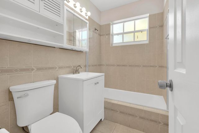 261 NE 42nd Street, Deerfield Beach, FL 33064