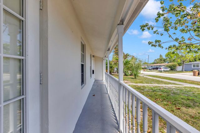 261 NE 42nd Street, Deerfield Beach, FL 33064