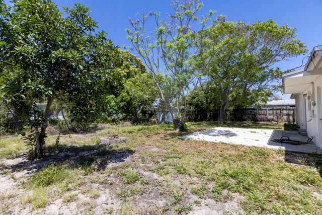261 NE 42nd Street, Deerfield Beach, FL 33064