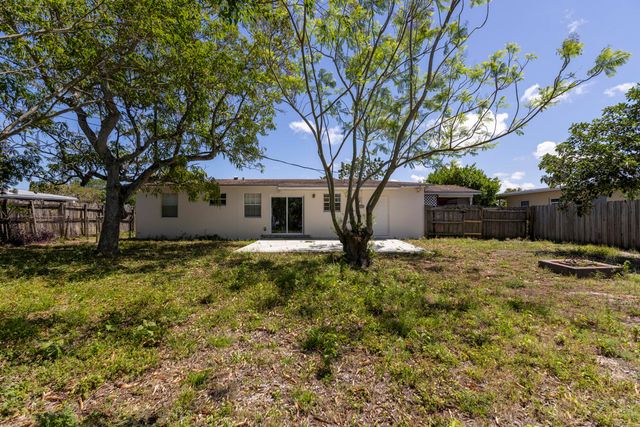 261 NE 42nd Street, Deerfield Beach, FL 33064